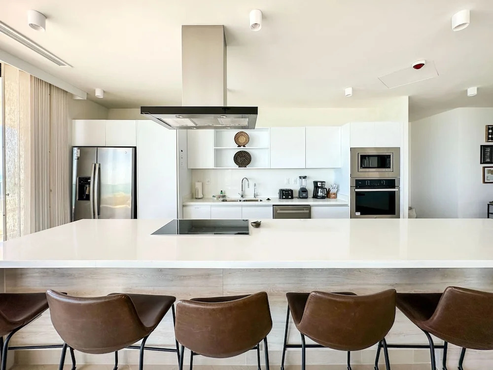 5BR Beachfront Luxury Condo