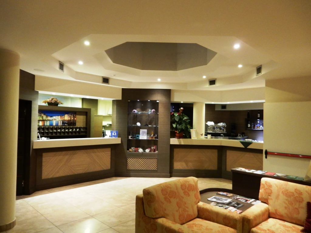 Raya Hotel