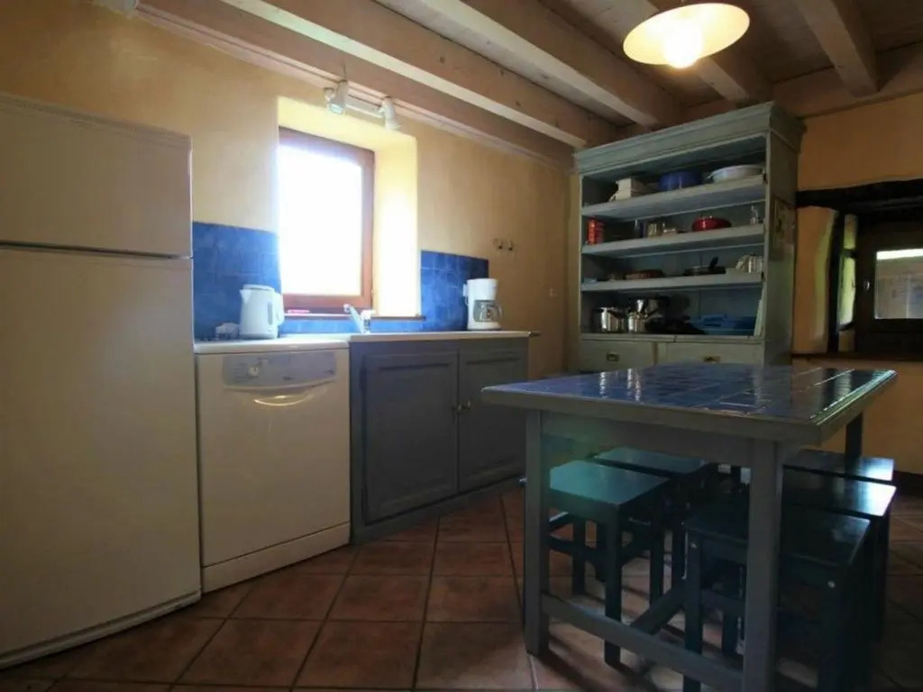 Maison de caractère avec terrasse à 300m de lAllier, idéale pour pêche, détente et activités familiales - FR-1-582-208