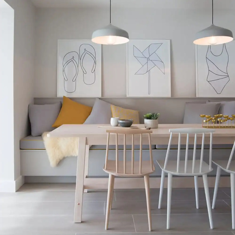 Insta-worthy 4br designer house 5 min to the beach