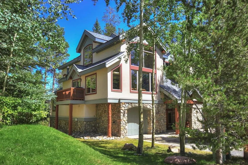 Tall Pines Lodge 4 Bedroom Townhouse by RedAwning