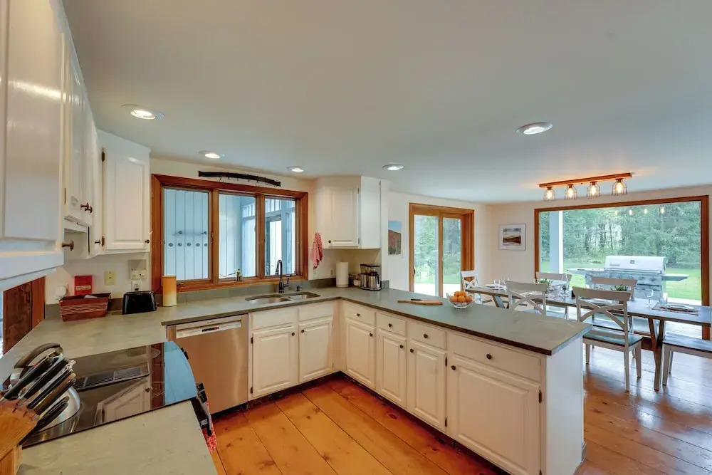 Mendon Home w/ Hot Tub, Fire Pit & Near Skiing!