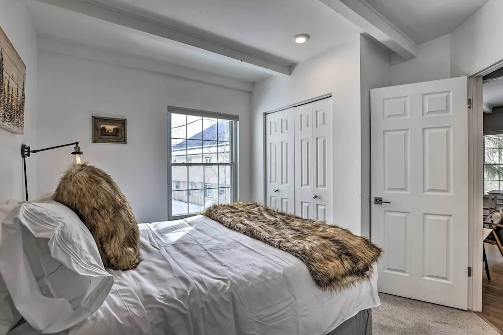 Prime East Vail Condo: Mountain Meets Modern!
