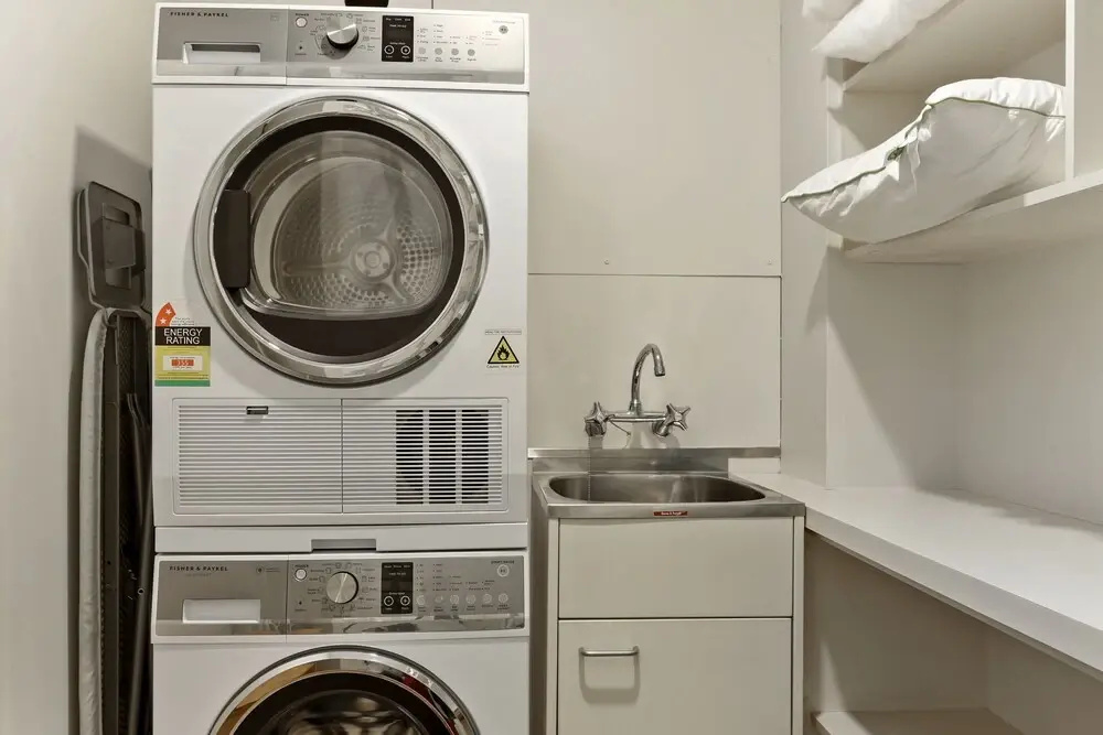 2 Bedrooms On Hobson Street With Carpark - By Urban Butler