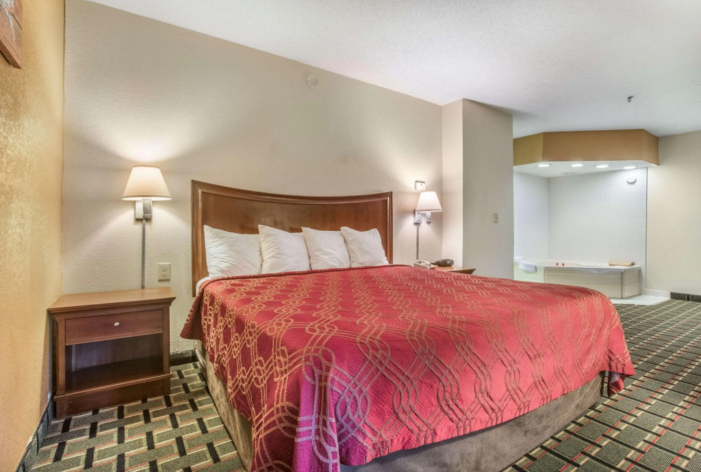 Econo Lodge Inn & Suites Marietta near Dobbins ARB