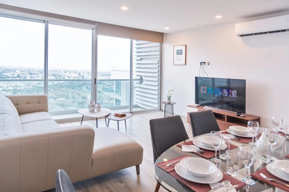Modern Apartment, Park, Pool, Gym, Foundry & Center - 1KSB, 4SB, 2 BTH by Mty