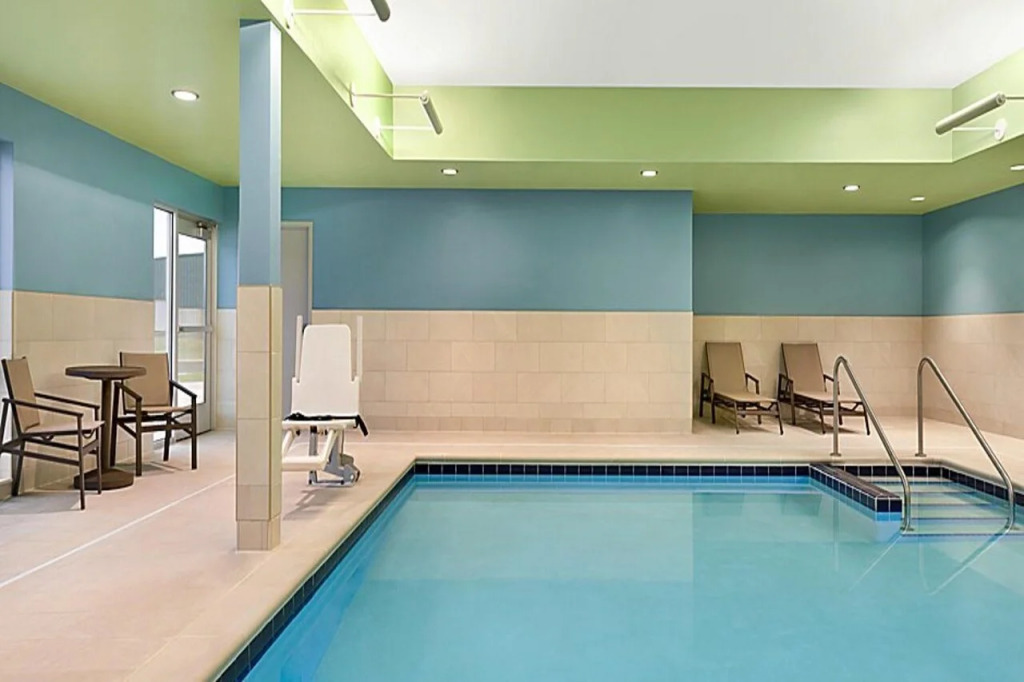 Holiday Inn Express & Suites - Beaver Dam by IHG