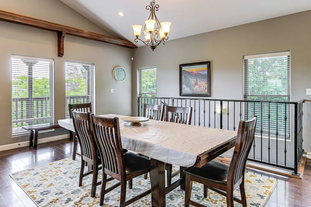 Hot Tub & Game Room! Group-ready Smokies Cabin