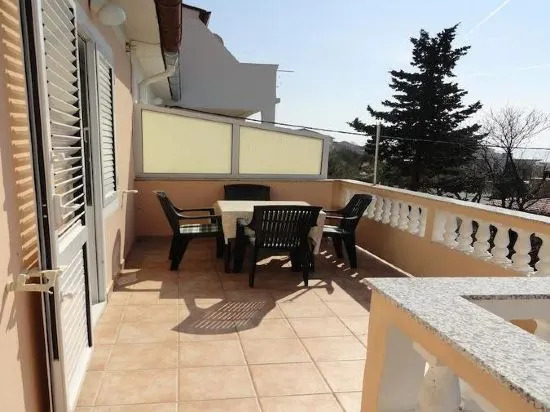 Apartments & Rooms Karmela