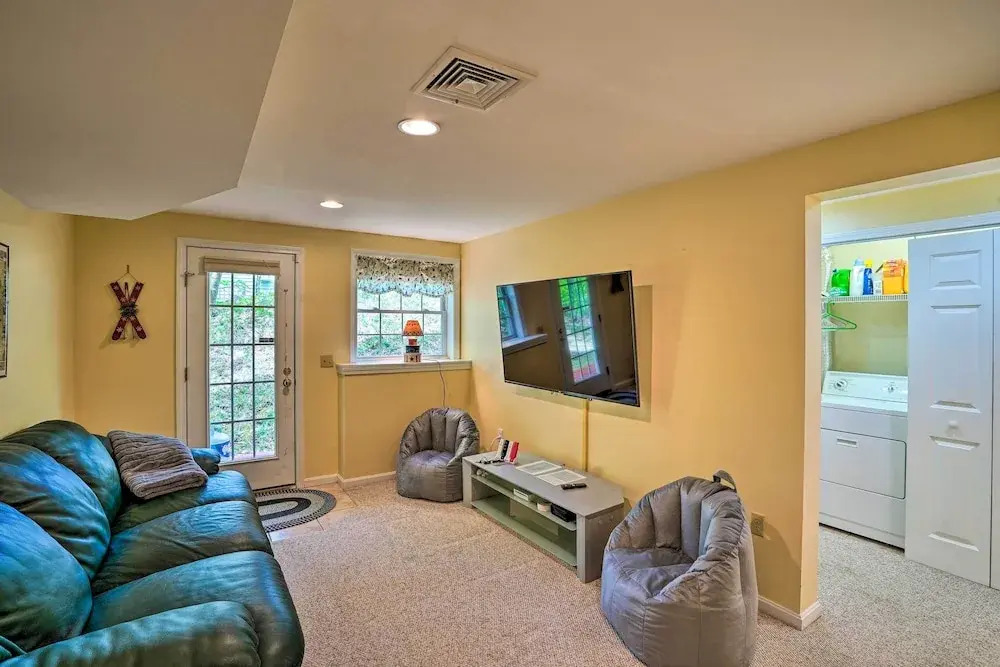 Family-friendly Hancock Home: Walk to Slopes!