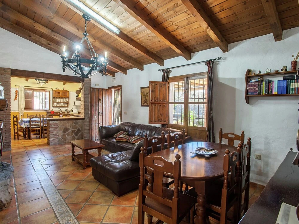 Spacious Cottage with Pool