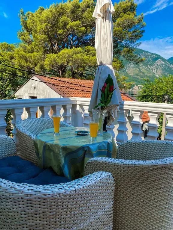 lovely apartment on the sea shore, with a view and free Wi-Fi