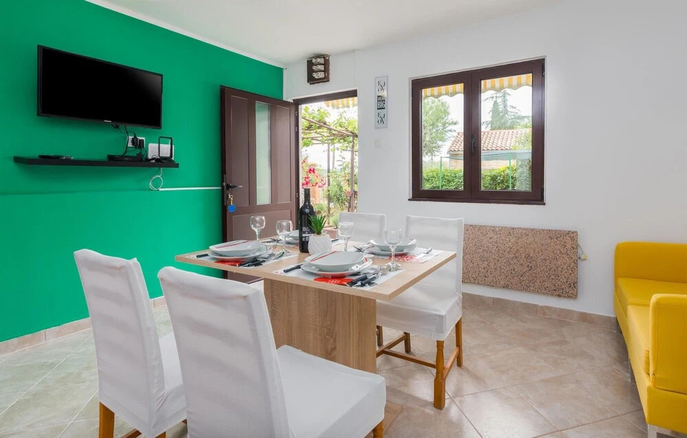 Beautiful Home in Tar With 2 Bedrooms and Wifi