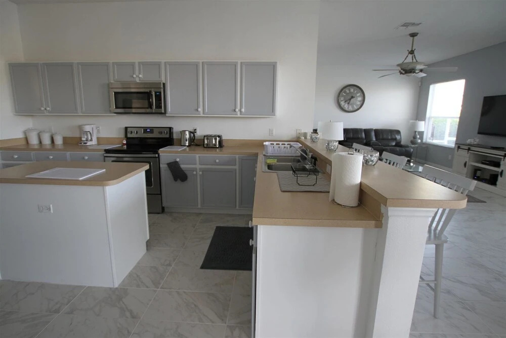 Large 5 bed Villa With South Facing Pool Overlooking Water