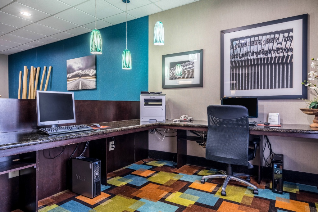 Holiday Inn Express & Suites Roanoke Rapids by IHG