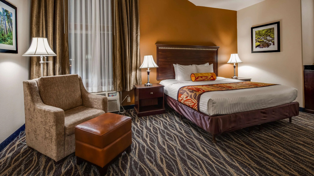 Best Western Plus Battleground Inn & Suites