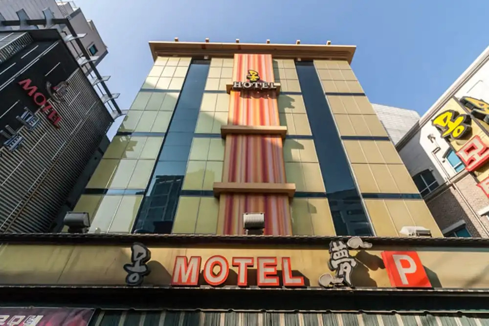 Mong Motel