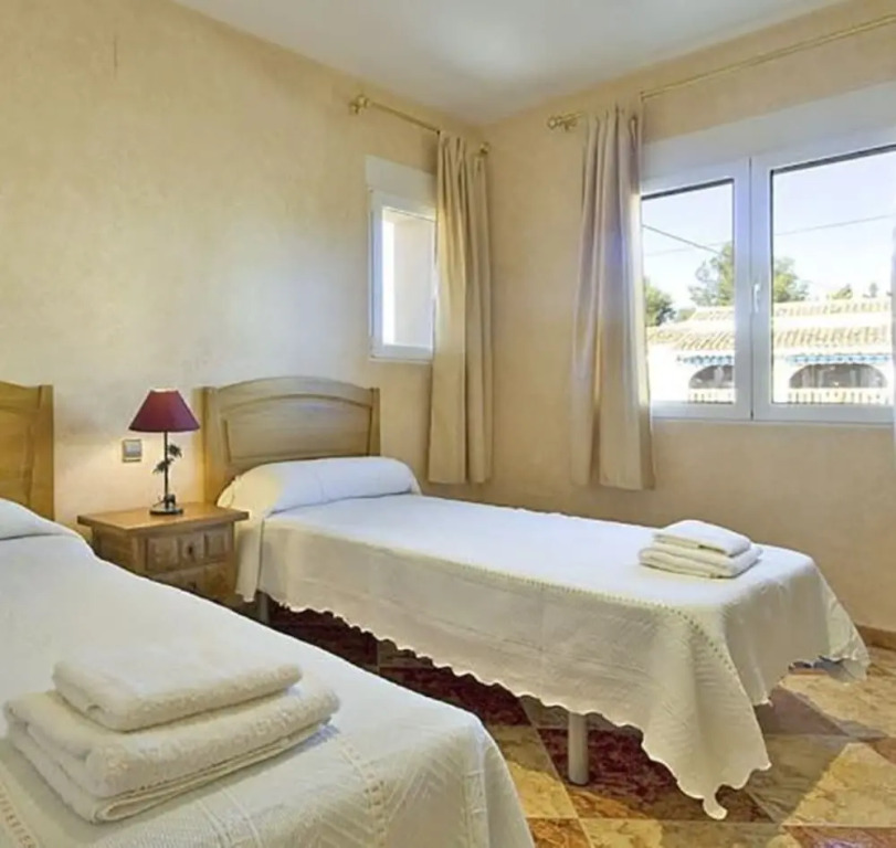 Villa - 8 Bedrooms with Pool and WiFi - 106437