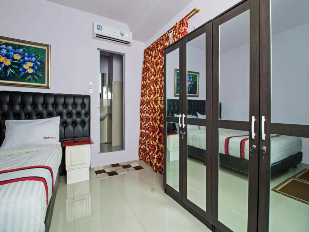 RedDoorz Plus @ Guntur Raya Setiabudi