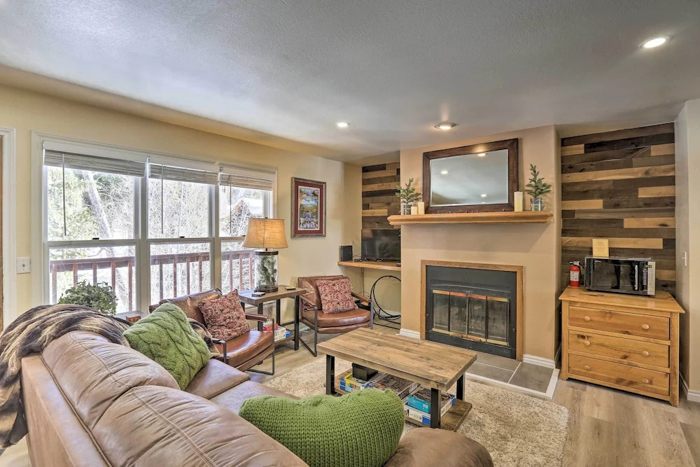 Walk to Marina: Rustic Grand Lake Retreat!