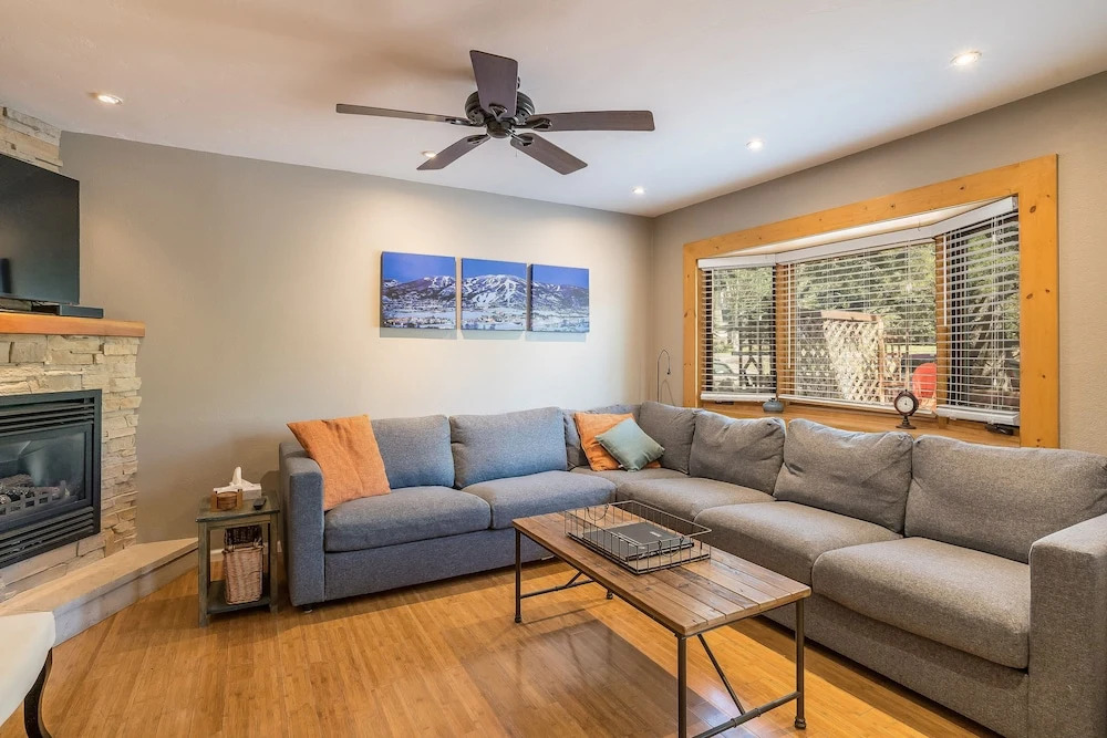 Whistler Ge - Sequoia 10 2 Bedroom Condo by RedAwning
