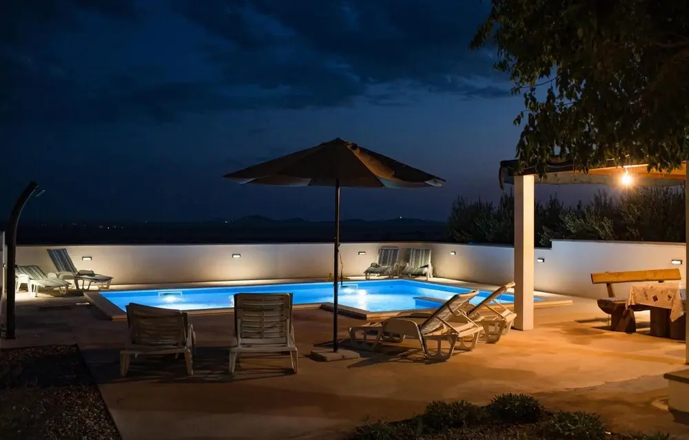 Stunning Home in Nadin With 5 Bedrooms, Wifi and Outdoor Swimming Pool