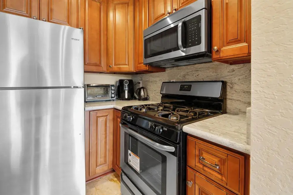 Lakeview Condo