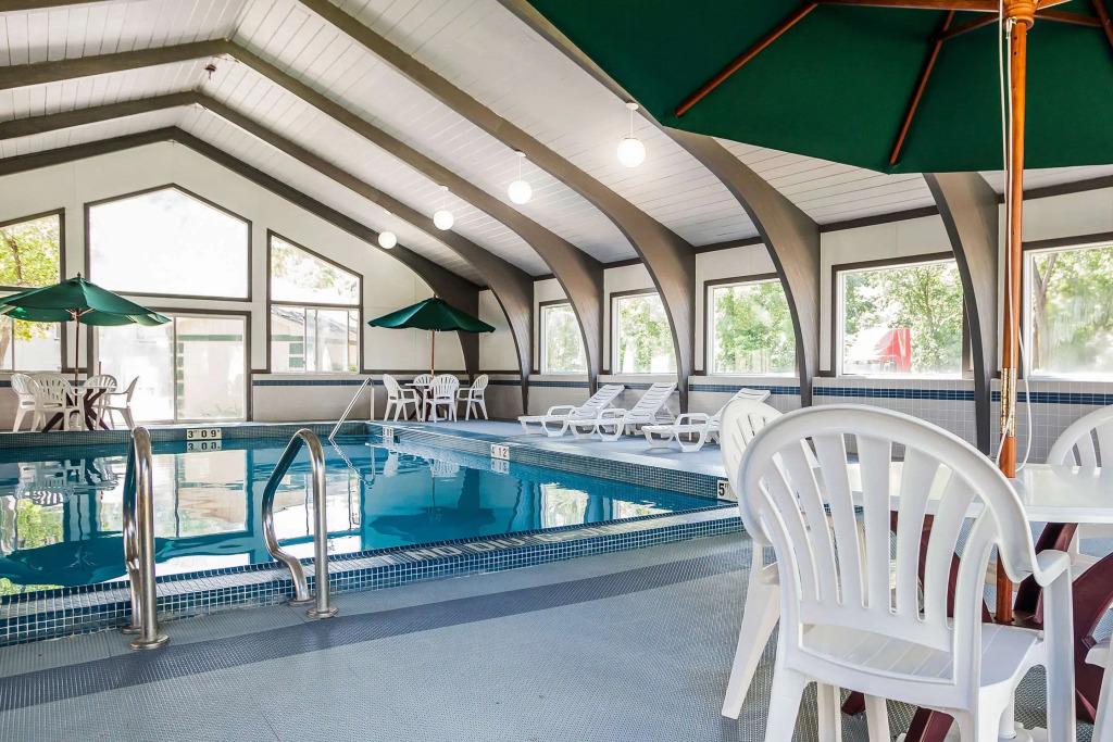 Quality Inn & Suites Des Moines - Merle Hay Road