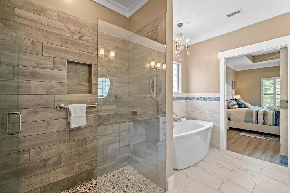 Charming Retreat, a Short Walk to Laguna Beach, with Room for 10