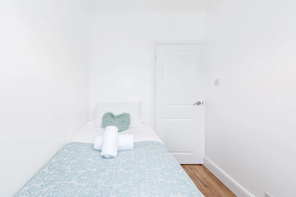 Charming 3-bed Apartment in Romford