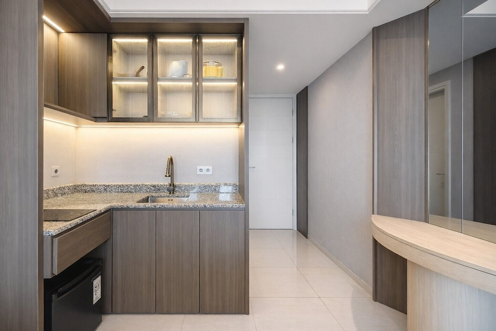 Magnificent Studio With Mall Access At Benson Supermall Mansion Apartment