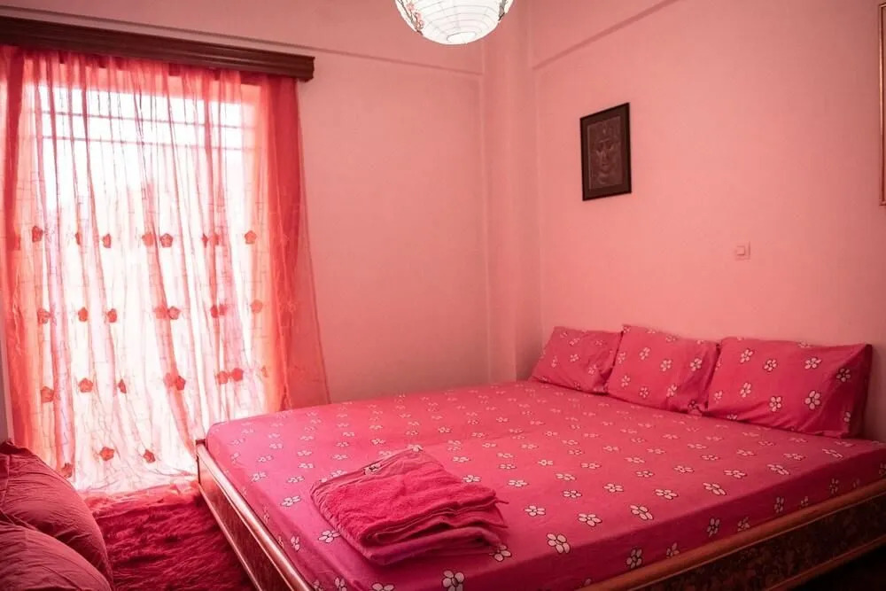 Bright Comfy Flat near Beach & City Center