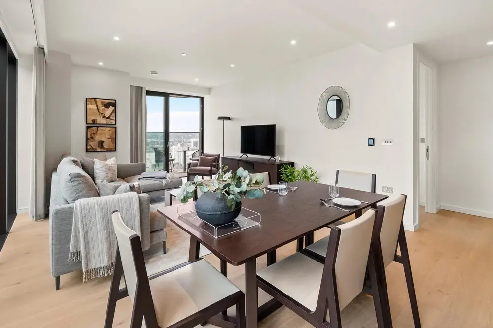 Luxury two Bedroom Apartment in East Londons Docklands