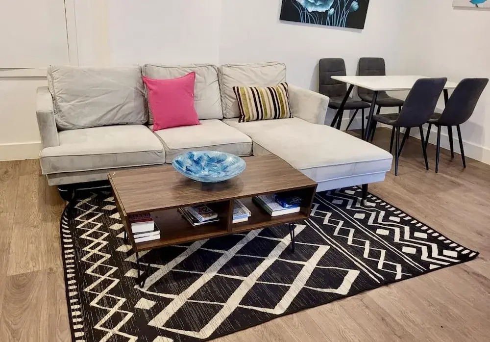 Batterseaflat/sleeps6/refurbished/tv
