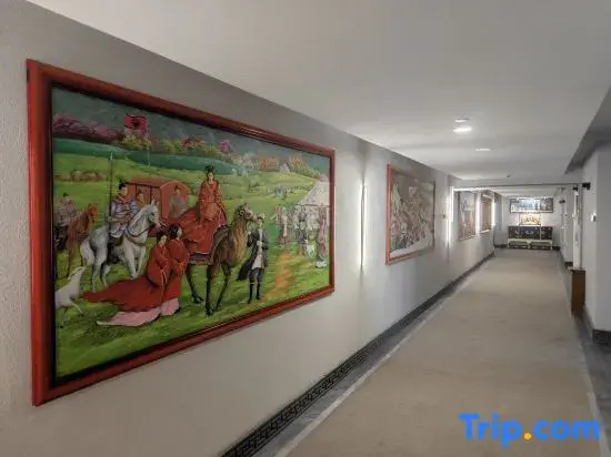 Wolf's Home Hotel Vacation (Silk Road Light Tourism Town Railway Station)