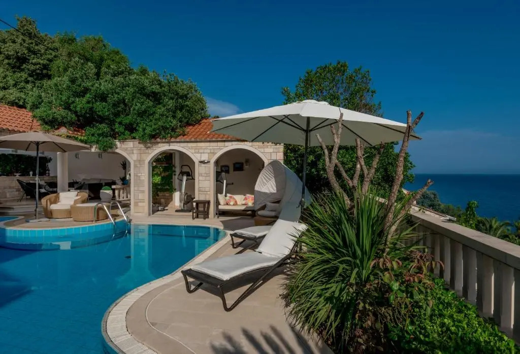 Luxury Villa Godi Star with private heated pool, staff - concierge service