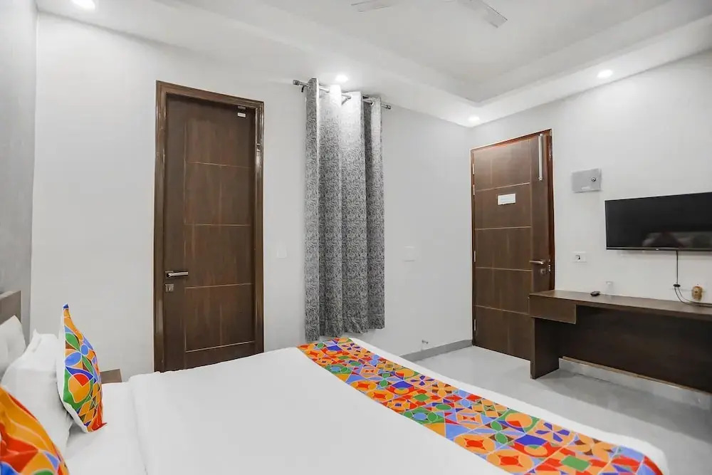 Fabhotel Signature Inn I