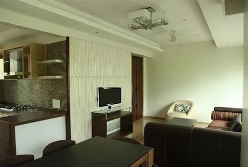Laurent & Benon Suites - Santacruz East
