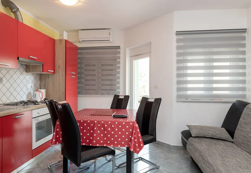 Seaview Apt Near Paklenica 4 Close To Sea