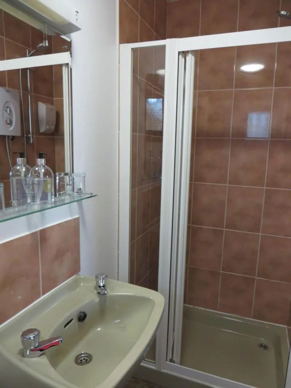 Eriskay Guest House and Aviemore Glamping
