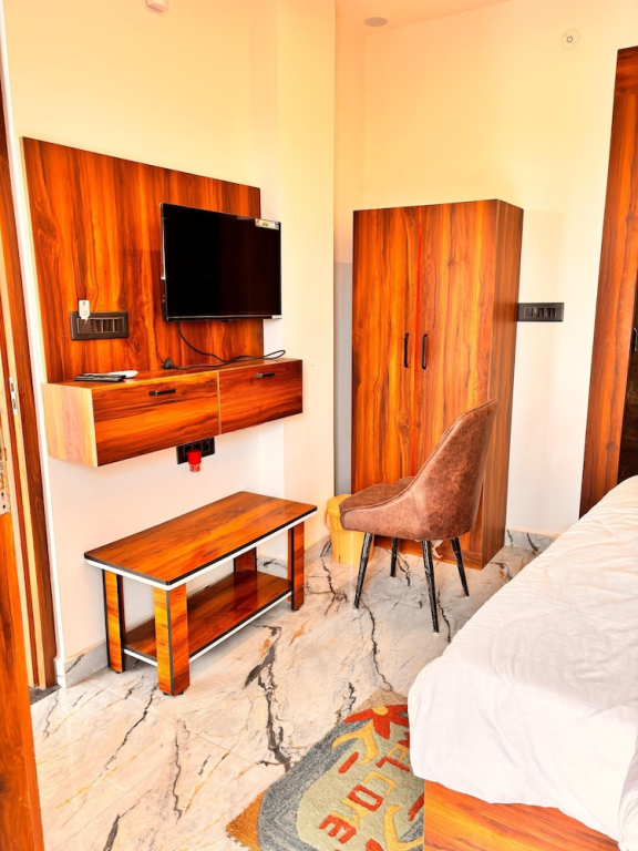 Hotel R R Tripathi