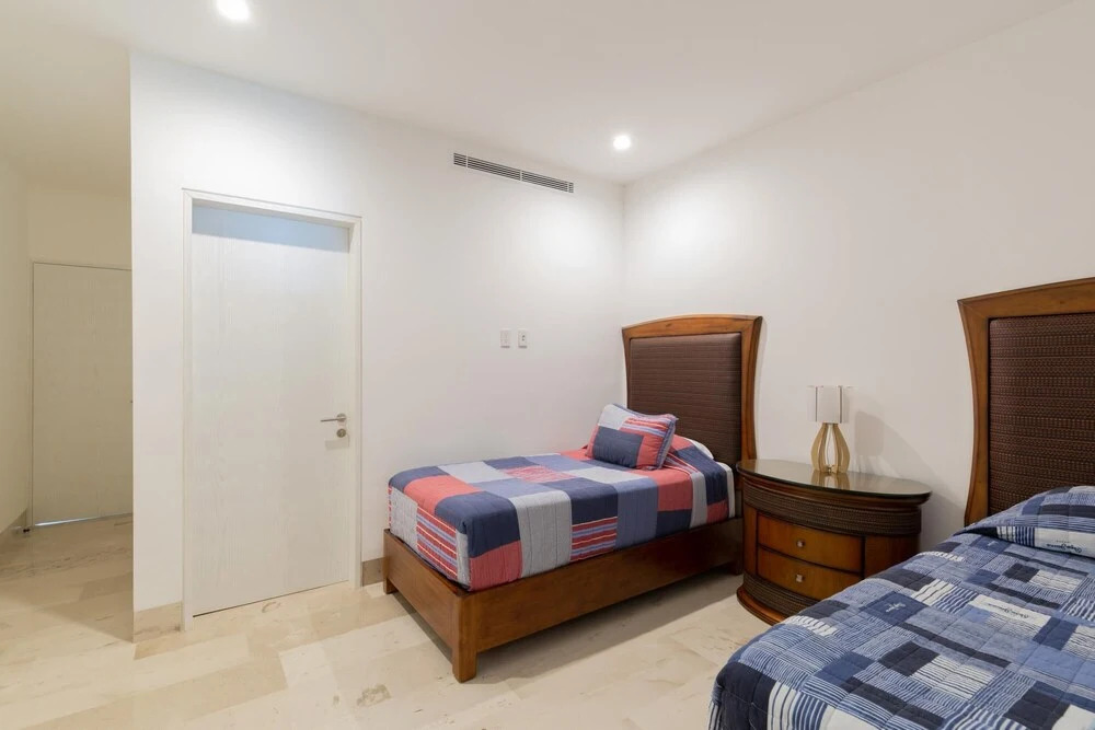 Exclusive 2 Level PH 3 BR Private Pool Roof Wifi Stunning Amenities GYM