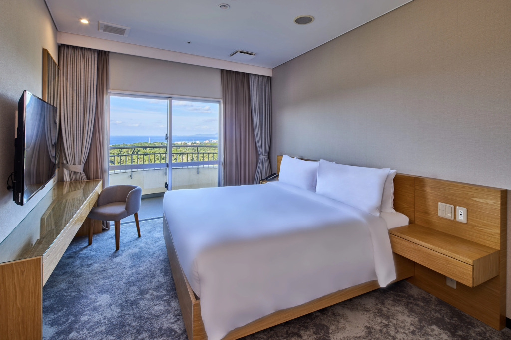 ANA Crowne Plaza Resort Okinawa Uruma Hills By IHG