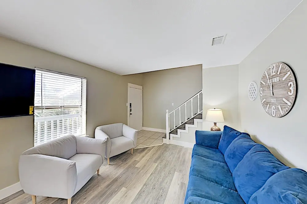 Beachside W/ Balcony - Walkable Location! 3 Bedroom Condo