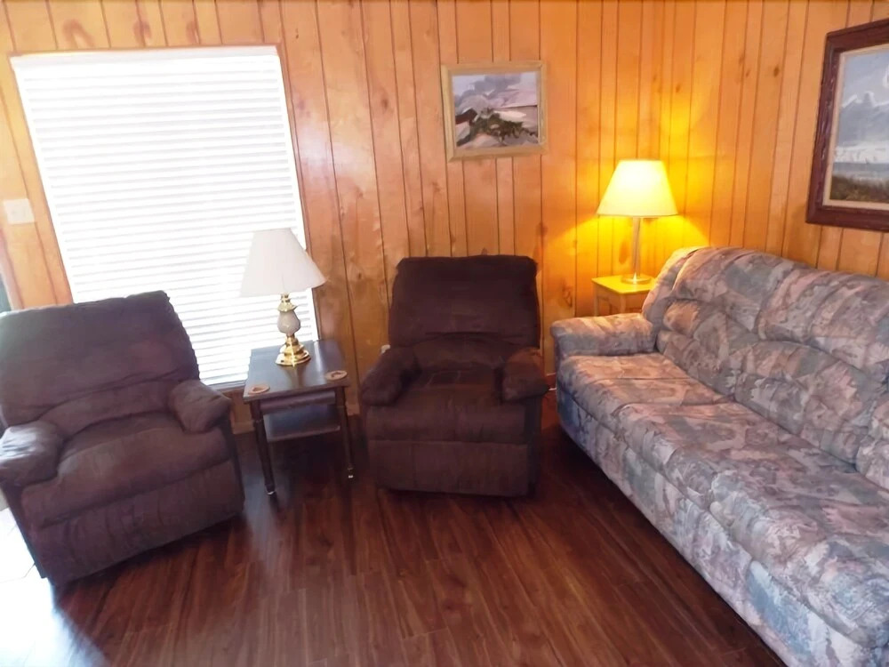 Driftwood Isle 1 Bedroom Home by RedAwning
