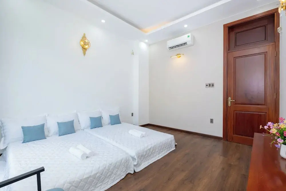 Nancy Grand Strip Villa Pool new 1