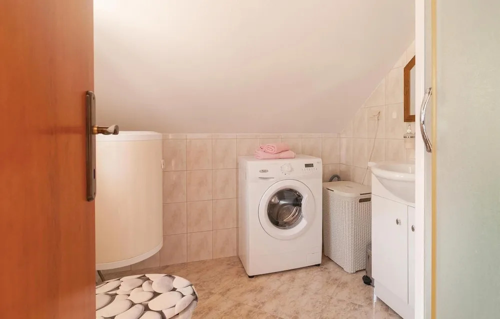 Nice Apartment in Bol With 2 Bedrooms and Wifi