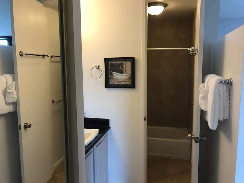 Kauhale Makai 430 - One Bedroom Condo