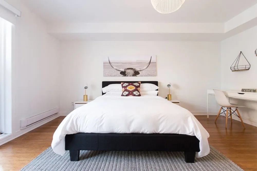 Fresh & Styled 2 Bedroom Apt in Mile End