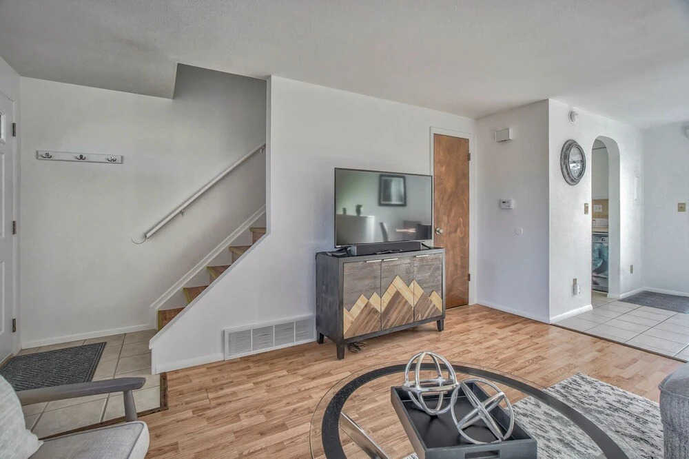 2bdcentrally Locatedclose to Shops & Restaurants!